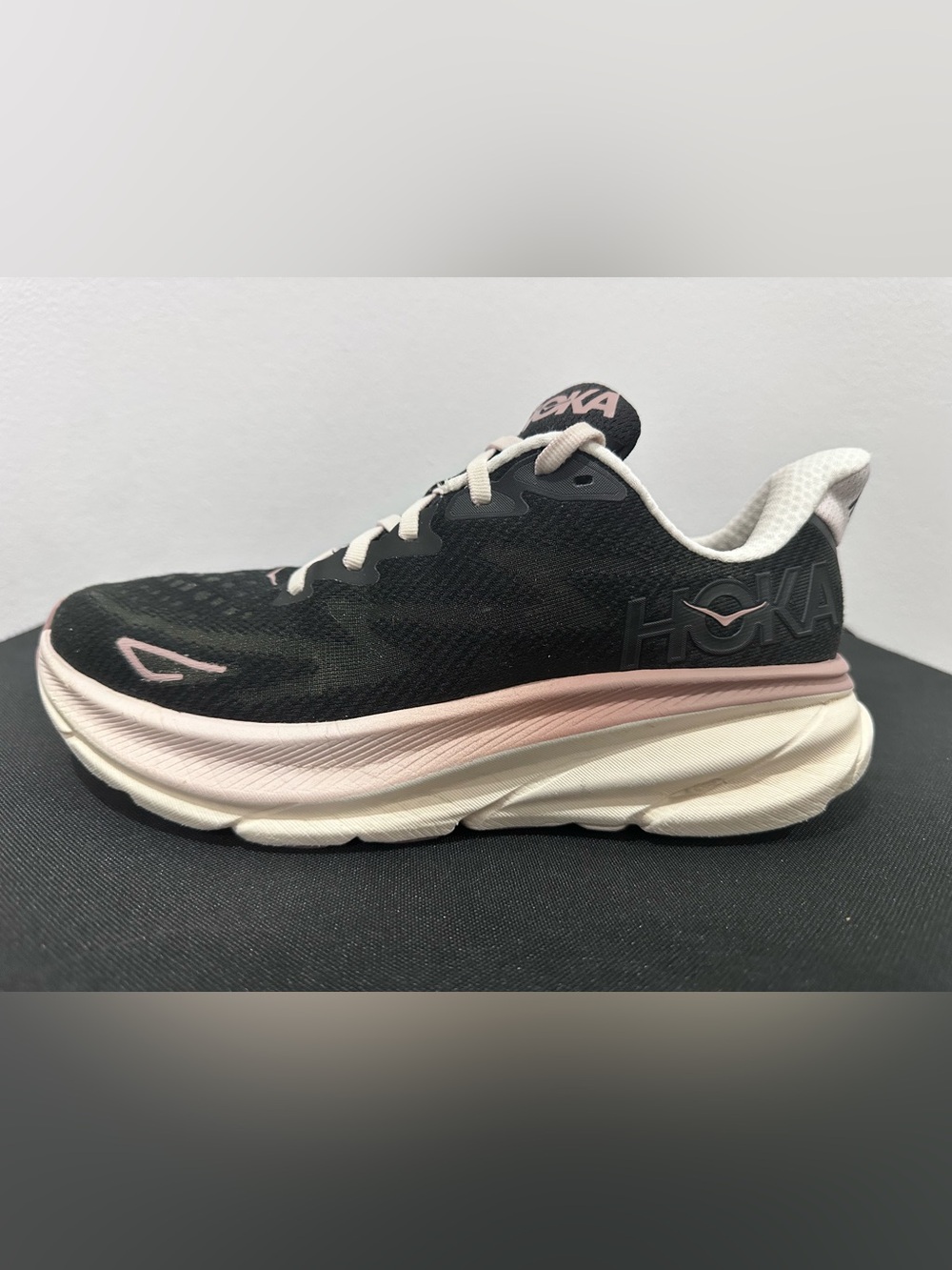 HOKA CIFTON 9 BLACK AND PINK ATHLETIC SNEAKERS SIZE:8 WOMENS